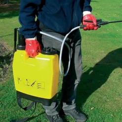 12 Litre Back Pack / Knapsack Garden Pressure Sprayer For Weeds / Fertiliser -Outsunny Garden Zone 12 litre back pack knapsack garden pressure sprayer for weeds fertiliser5056589195052 03c MP