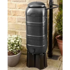 AMOS 100L Slimline Water Butt With Kit - Black -Outsunny Garden Zone amos 100l slimline water butt with kit black5055402199604 03c MP