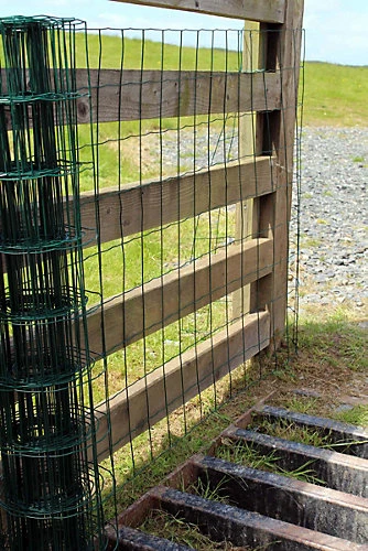 Easipet PVC Coated Wire Mesh Fencing Green Galvanised Garden Fence 120cm X 10m 4 Easipet PVC Coated Wire Mesh Fencing Green Galvanised Garden Fence 120cm X 10m - Image 4