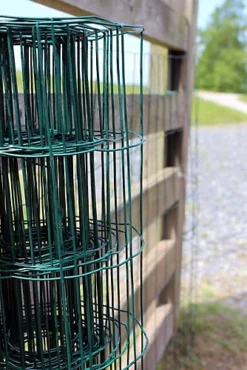 Easipet PVC Coated Wire Mesh Fencing Green Galvanised Garden Fence 90cm X 10m 6 Easipet PVC Coated Wire Mesh Fencing Green Galvanised Garden Fence 90cm X 10m -Outsunny Garden Zone easipet pvc coated wire mesh fencing green galvanised garden fence 90cm x 10m5060164217121 03c MP
