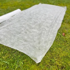 Fleece Garden Plant Frost Protection Roll 2m X 20m + 10 Metal Pegs (20g/sqm)