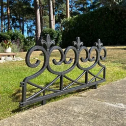 Fleur De Lys Black Plastic Lawn Edging (60cm X 32cm) - 10 Panels 6 Fleur De Lys Black Plastic Lawn Edging (60cm X 32cm) - 10 Panels -Outsunny Garden Zone fleur de lys black plastic lawn edging 60cm x 32cm 10 panels5060575109503 03c MP
