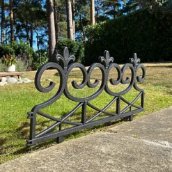 Fleur De Lys Black Plastic Lawn Edging (60cm X 32cm) - 5 Panels 6 Fleur De Lys Black Plastic Lawn Edging (60cm X 32cm) - 5 Panels -Outsunny Garden Zone fleur de lys black plastic lawn edging 60cm x 32cm 5 panels5060575107035 03c MP