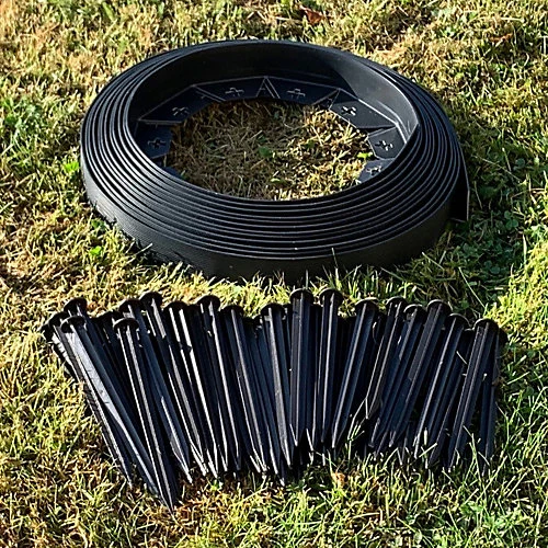 Flexible Plastic Garden Edging With 40 Pegs (10m) 2 Flexible Plastic Garden Edging With 40 Pegs (10m) - Image 2
