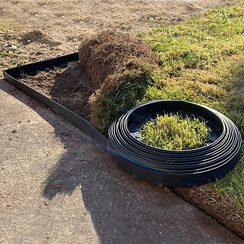 Flexible Plastic Garden Edging With 40 Pegs (10m) 3 Flexible Plastic Garden Edging With 40 Pegs (10m) - Image 3