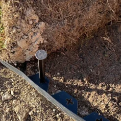 Flexible Plastic Garden Edging With 40 Pegs (10m) 7 Flexible Plastic Garden Edging With 40 Pegs (10m) -Outsunny Garden Zone flexible plastic garden edging with 40 pegs 10m 5060575103198 04c MP