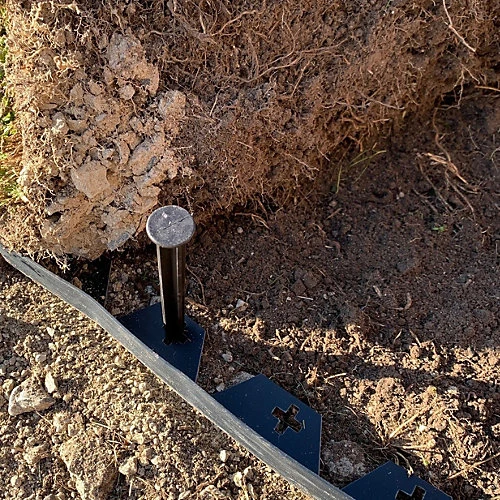 Flexible Plastic Garden Edging With 40 Pegs (10m) 4 Flexible Plastic Garden Edging With 40 Pegs (10m) - Image 4