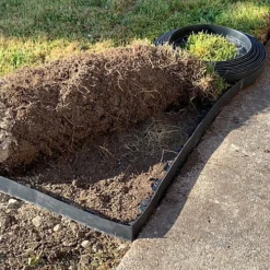 Flexible Plastic Garden Edging With 80 Pegs (20m) 6 Flexible Plastic Garden Edging With 80 Pegs (20m) -Outsunny Garden Zone flexible plastic garden edging with 80 pegs 20m 5056589500788 03c MP