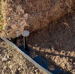 Flexible Plastic Garden Edging With 80 Pegs (20m) 7 Flexible Plastic Garden Edging With 80 Pegs (20m) -Outsunny Garden Zone flexible plastic garden edging with 80 pegs 20m 5056589500788 06c MP