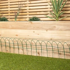 Garden Green PVC Coated Border Scalloped Fence 10M X 0.25M -Outsunny Garden Zone garden green pvc coated border scalloped fence 10m x 0 25m5017403063636 04c MP