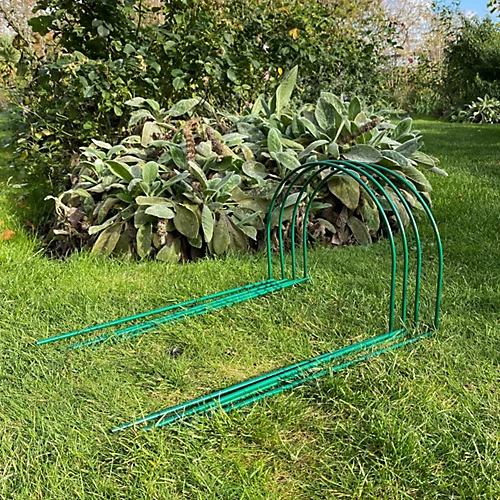 Garden Hoop Plant Bow Support System 30cm X 45cm (Pack Of 4) 3 Garden Hoop Plant Bow Support System 30cm X 45cm (Pack Of 4) - Image 3