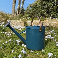 Heritage Blue & Copper Metal Watering Can With Rose (9 Litre) -Outsunny Garden Zone heritage blue copper metal watering can with rose 9 litre 5060575106649 03c MP