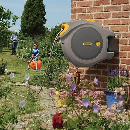 Hozelock 2595 40m Auto Reel Retractable Hose System Wall Mounted 2679 Spray Gun 2 Hozelock 2595 40m Auto Reel Retractable Hose System Wall Mounted 2679 Spray Gun - Image 2