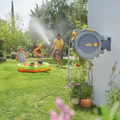 Hozelock Auto-reel Wall-mounted Hose Reel & Hose (L)30m -Outsunny Garden Zone hozelock auto reel wall mounted hose reel hose l 30m5010646059565 01i bq