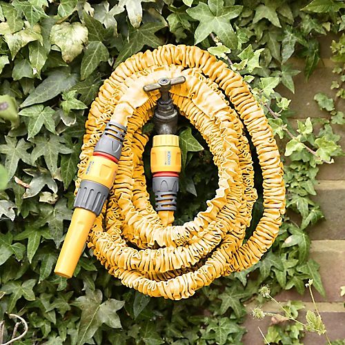 Hozelock Superhoze Yellow Extendable Hose Pipe (L)15m 2 Hozelock Superhoze Yellow Extendable Hose Pipe (L)15m - Image 2