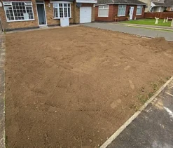 KissMyGrass Pre-seeding Lawn And Sportsfield Fertiliser 6.9.6 (5 X 20kg) -Outsunny Garden Zone kissmygrass pre seeding lawn and sportsfield fertiliser 6 9 6 5 x 20kg 00003564 04c MP