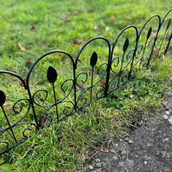 Leaf Design Steel Garden Lawn Edging (45cm X 41cm) - 10 Panels -Outsunny Garden Zone leaf design steel garden lawn edging 45cm x 41cm 10 panels5056589501471 04c MP