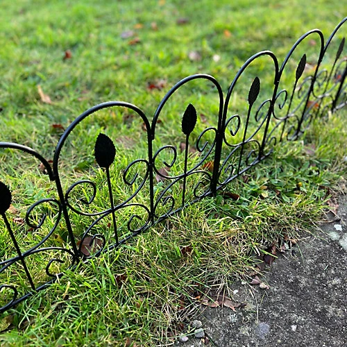 Leaf Design Steel Garden Lawn Edging (45cm X 41cm) - 5 Panels 4 Leaf Design Steel Garden Lawn Edging (45cm X 41cm) - 5 Panels - Image 4