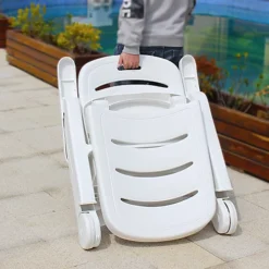 Livingandhome White Outdoor Folding Lounger Chaise Chair Recliner On Wheels -Outsunny Garden Zone livingandhome white outdoor folding lounger chaise chair recliner on wheels0735940235761 03c MP