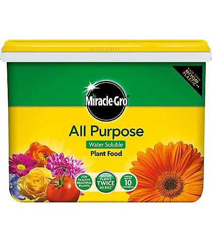 Miracle-Gro Soluble Universal Plant Feed 2kg 1 Miracle-Gro Soluble Universal Plant Feed 2kg