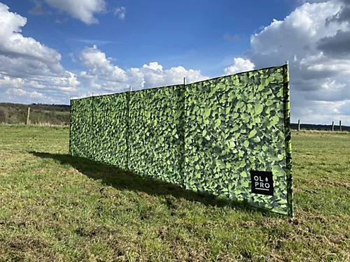 OLPRO Laurel Hedge 5 Pole Windbreak (Wooden Poles) 4 OLPRO Laurel Hedge 5 Pole Windbreak (Wooden Poles) - Image 4