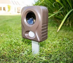 PestBye Battery Operated Fox Deterrent With HyperResonance Frequency And Behaviour Specific Timing -Outsunny Garden Zone pestbye battery operated fox deterrent with hyperresonance frequency and behaviour specific timing5055837267619 03c MP