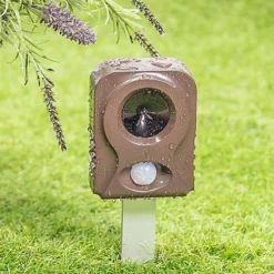 PestBye Battery Operated Fox Deterrent With HyperResonance Frequency And Behaviour Specific Timing -Outsunny Garden Zone pestbye battery operated fox deterrent with hyperresonance frequency and behaviour specific timing5055837267619 04c MP