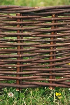 Primrose Woven Willow Hurdle Edging Garden Border Perimeter - 20 X 10m -Outsunny Garden Zone primrose woven willow hurdle edging garden border perimeter 20 x 10m5055837272798 03c MP