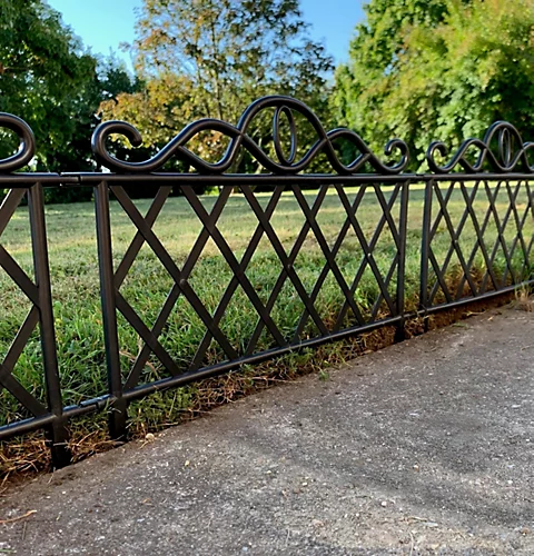 Set Of 10 Plastic Lawn Edging Lattice Panels (45cm X 35cm) 1 Set Of 10 Plastic Lawn Edging Lattice Panels (45cm X 35cm)