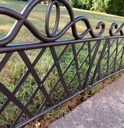 Set Of 10 Plastic Lawn Edging Lattice Panels (45cm X 35cm) 6 Set Of 10 Plastic Lawn Edging Lattice Panels (45cm X 35cm) -Outsunny Garden Zone set of 10 plastic lawn edging lattice panels 45cm x 35cm 5060575109534 03c MP