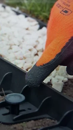 Spudulica 10 Pieces/7.5 Metres Flexible Garden Edging Green 45mm Height + Pins -Outsunny Garden Zone spudulica 10 pieces 7 5 metres flexible garden edging green 45mm height pins5065013758381 04c MP