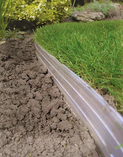 Swift Edge Garden Edging - Lawns, Borders, Pathways, Plots, Flowerbeds, Landscaping - Aluminium 100mm Tall - 12m Pack - Natural 2 Swift Edge Garden Edging - Lawns, Borders, Pathways, Plots, Flowerbeds, Landscaping - Aluminium 100mm Tall - 12m Pack - Natural - Image 2