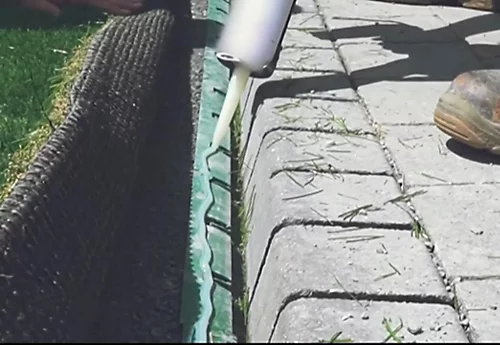 VertEdge Artificial Lawn Perimeter Fixing System 20 Pack + 2 Adhesives 4 VertEdge Artificial Lawn Perimeter Fixing System 20 Pack + 2 Adhesives - Image 4